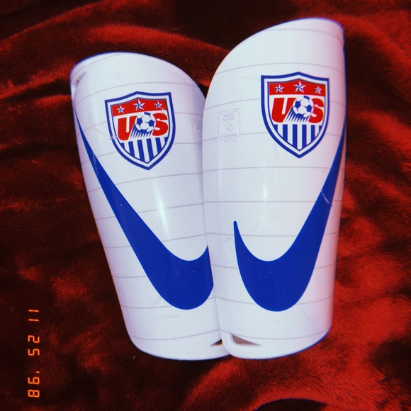 Nike USA Mercurial Shin Guards - size Large, white and blue. - Picture 5 of 5